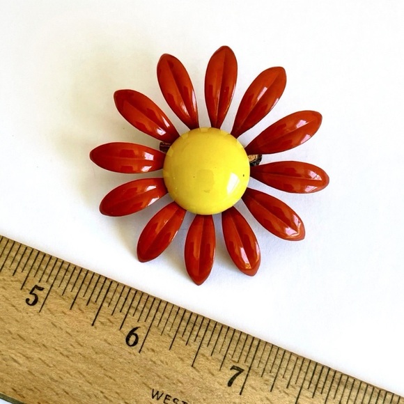 Vintage Enamel Flower Brooch Pin Orange And Yellow - Picture 2 of 4
